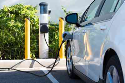 Elektroauto beim Laden